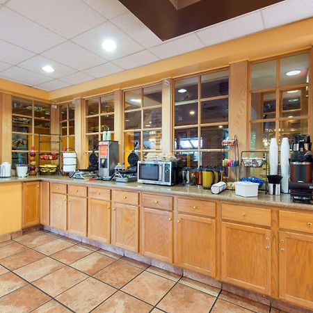 Ramada By Wyndham Louisville North Luaran gambar