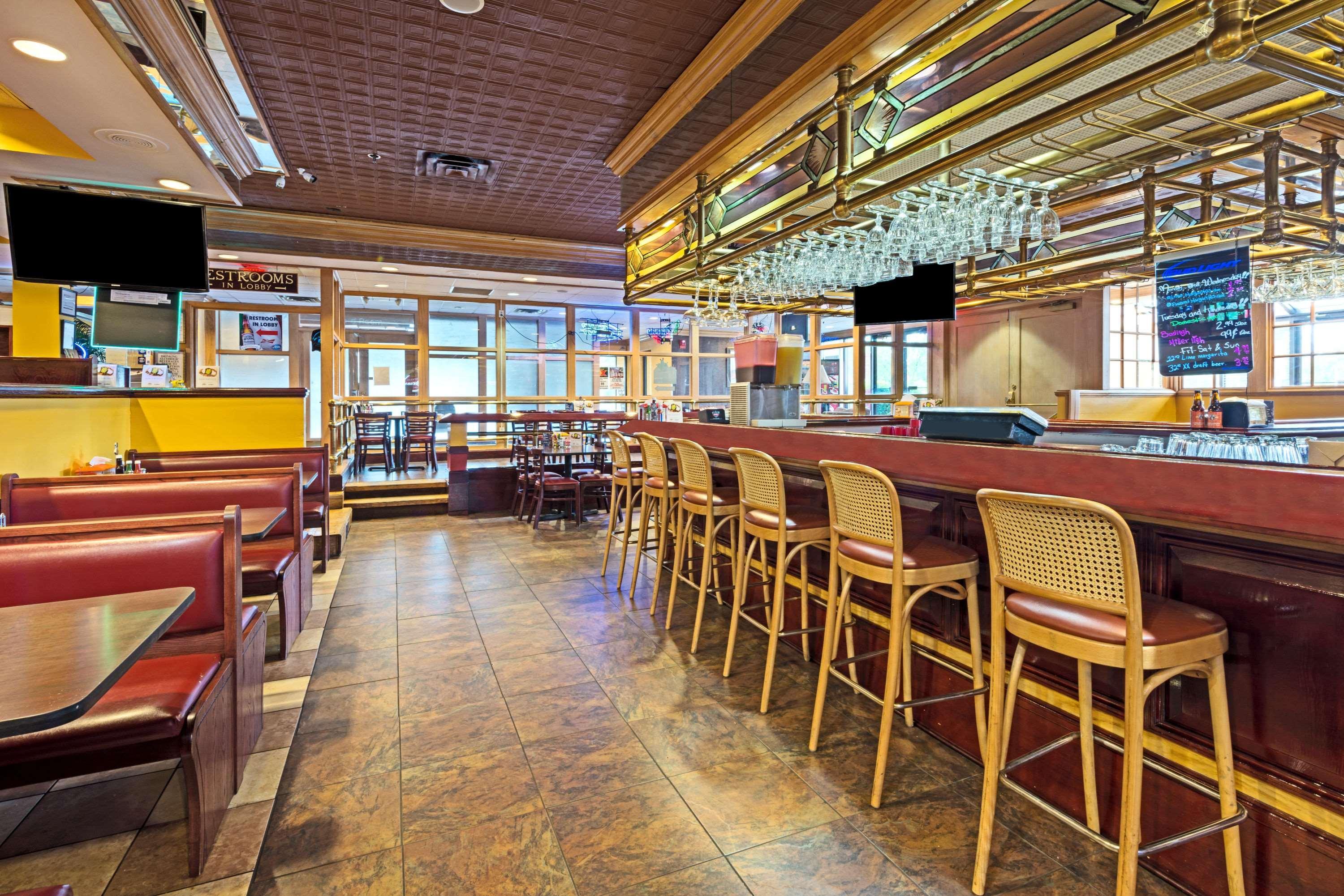 Ramada By Wyndham Louisville North Luaran gambar