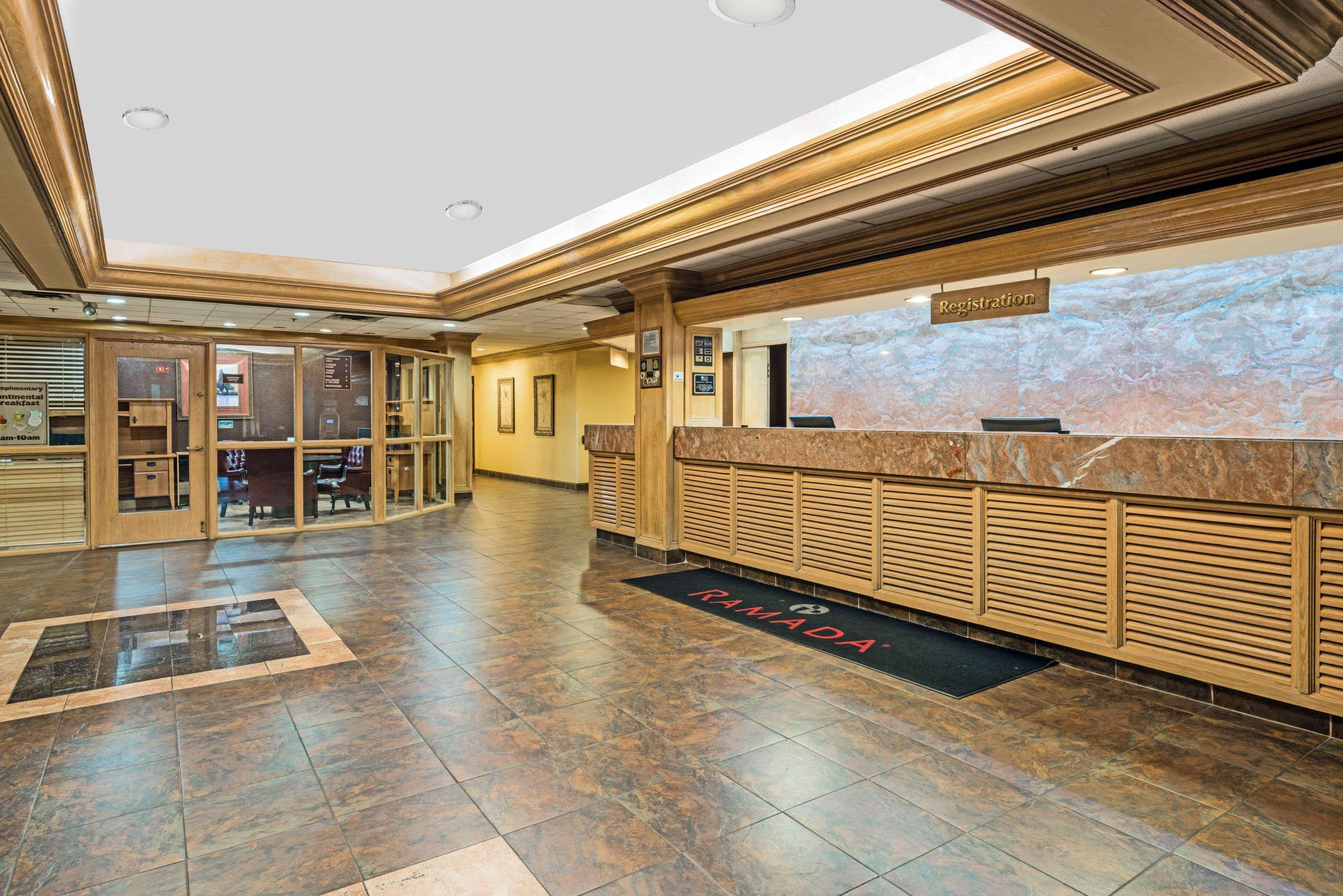 Ramada By Wyndham Louisville North Luaran gambar