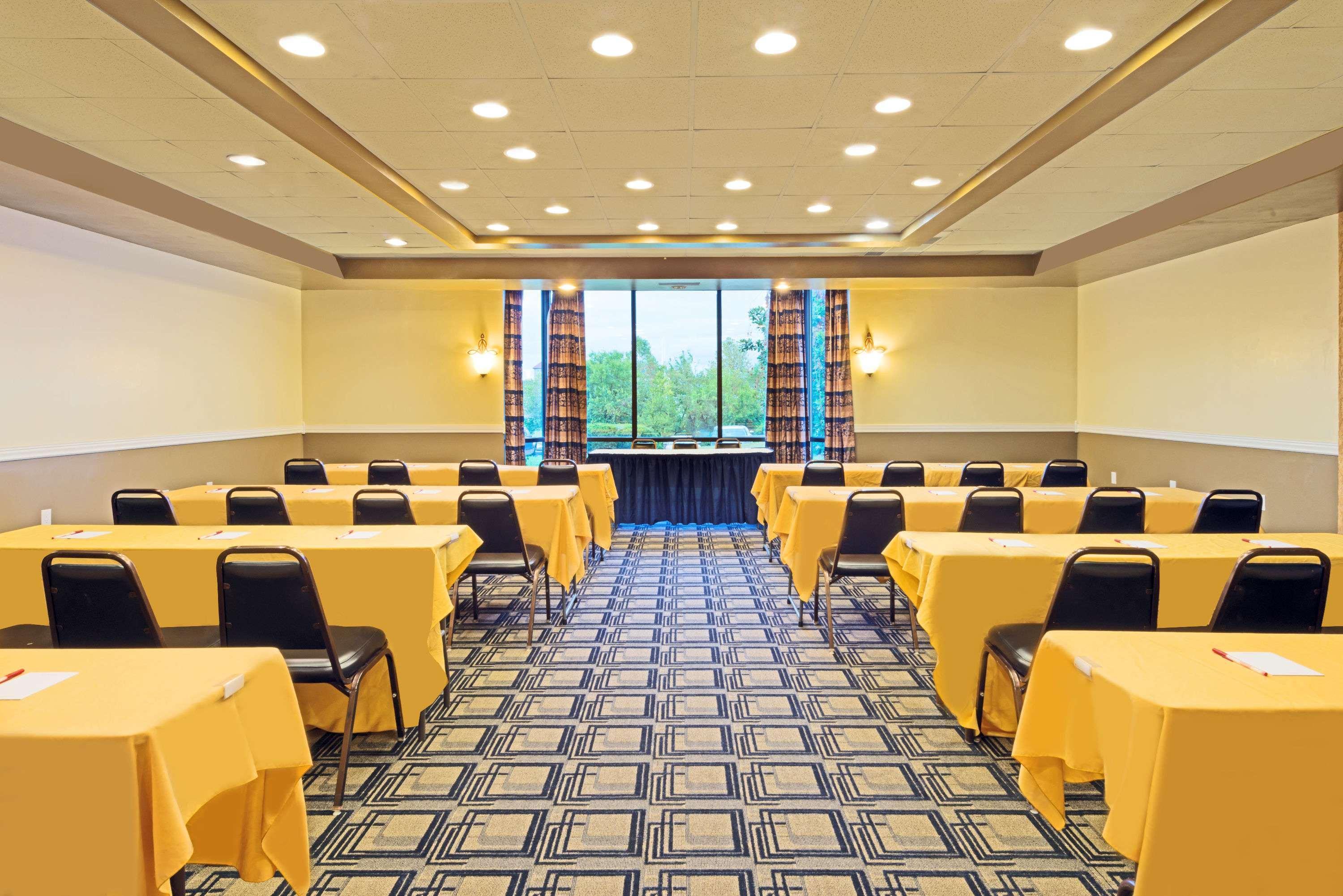 Ramada By Wyndham Louisville North Luaran gambar