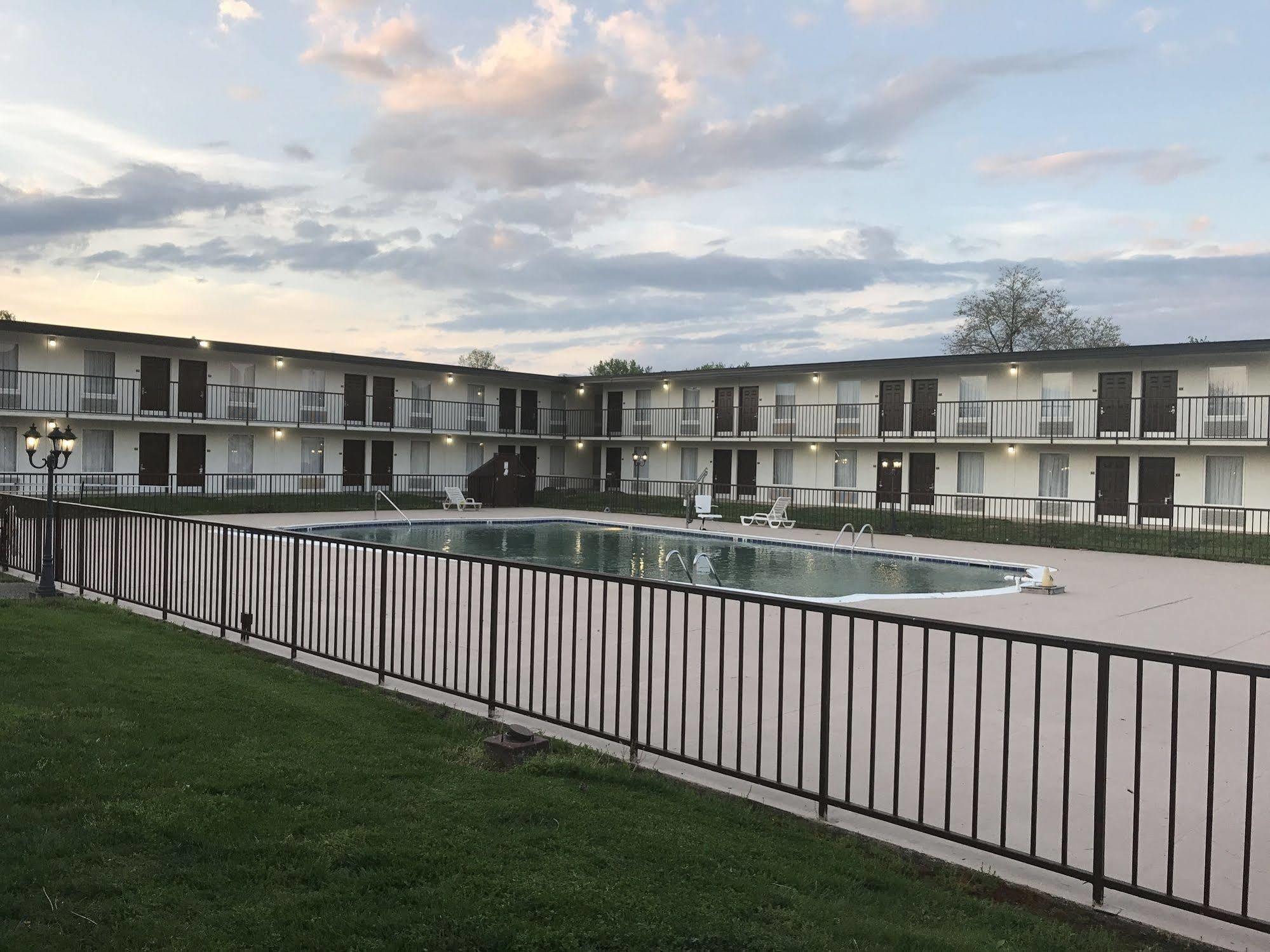 Ramada By Wyndham Louisville North Luaran gambar